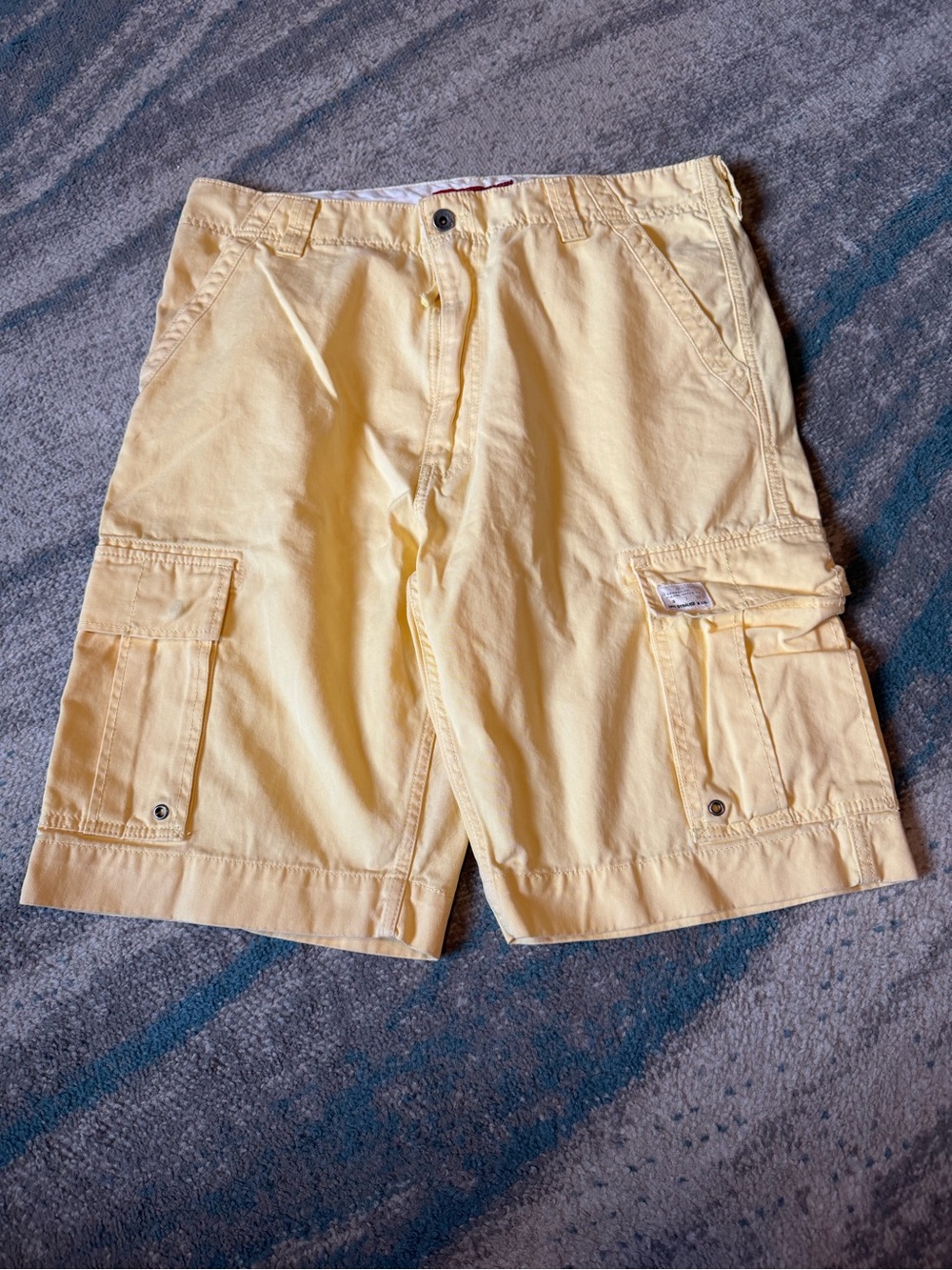 Men's Size 38 Levi's Yellow Cargo Shorts